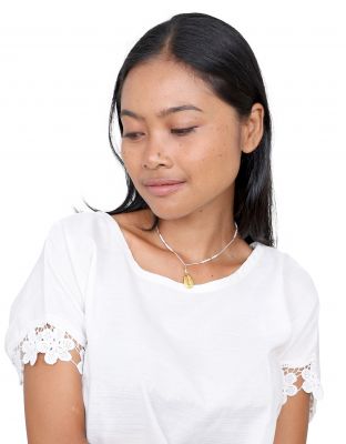 Collier court blanc et dore