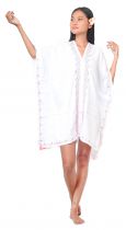 Robe ample d\'été brodée blanche