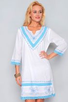 Robe d\'été blanche et bleu turquoise 