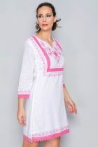 Robe d\'été blanche et rose 