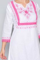 Robe d\'été blanche et rose 